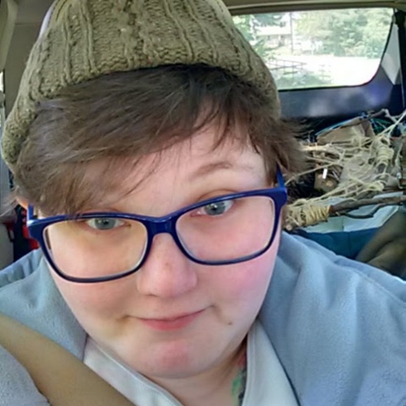 Meet your Posher, Tori - Picture 1 of 1